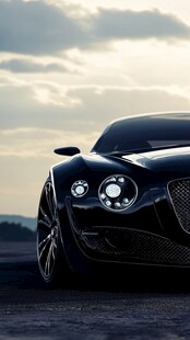 酷炫跑车于黄昏公路