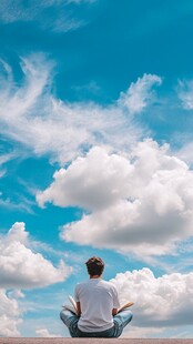 静坐赏云的沉思者