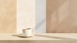 简约桌面的静谧咖啡时光