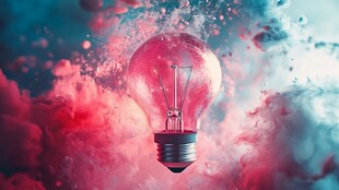 梦幻氛围中发光的创意灯泡