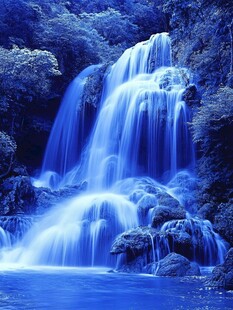 蓝色梦幻瀑布自然美景