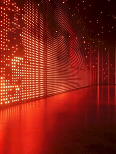 红色灯光打造的梦幻空间