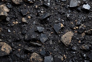 黑色碎石特写画面