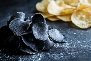 黑黄薯片对比展示