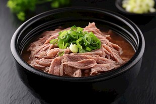 鲜香牛肉汤 葱花点缀美味