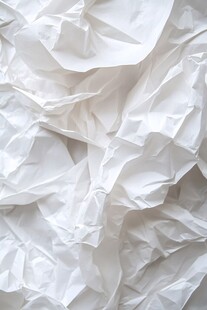 皱巴巴的白色纸张特写