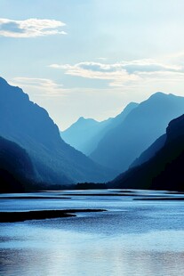 宁静山水间的湖光山色