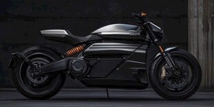 炫酷黑色电动摩托车展示