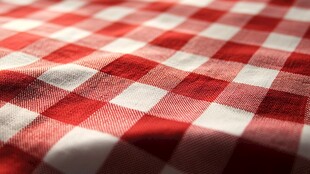 红白格纹桌布纹理特写