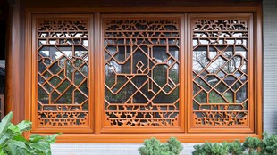 中式雕花木质门窗艺术美