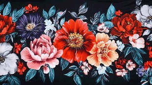 多彩花卉图案的精美织物