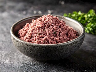 碗中鲜美的牛肉碎