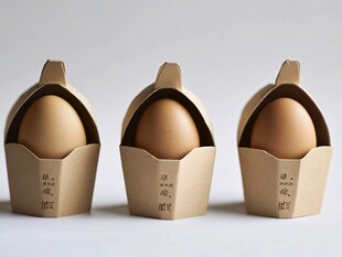 三个鸡蛋置于纸质蛋托中