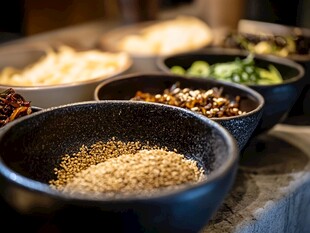 多样调料碗 尽显风味魅力