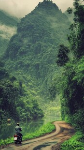 山林间骑行者的惬意之路