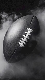 悬浮的美式橄榄球