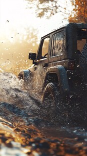 越野吉普穿行于水花之中