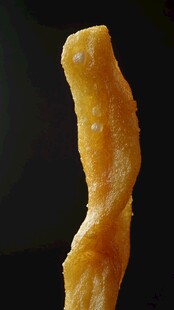 金黄扭曲炸物 美味诱人