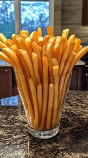 满杯香脆薯条诱人呈现