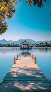 湖畔木栈凉亭 山水好风光