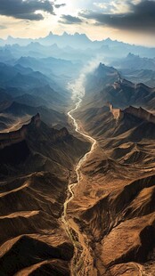 壮丽峡谷间蜿蜒河流景观