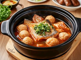美味鱼煲配肉丸鲜香诱人