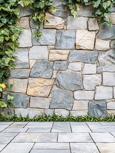 石墙绿植营造自然景致