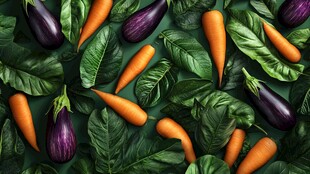 绿叶间的胡萝卜与茄子