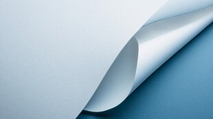 卷曲的白色纸张特写