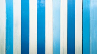 蓝白相间条纹木板墙