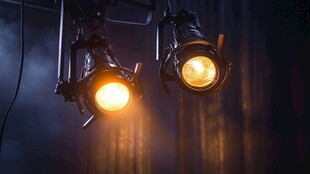 舞台聚光灯闪耀