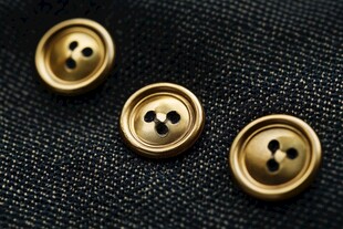 金色纽扣特写