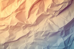 褶皱纸张的多彩纹理背景