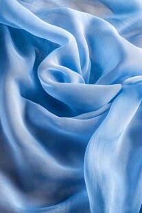 淡蓝色轻柔丝绸纹理特写