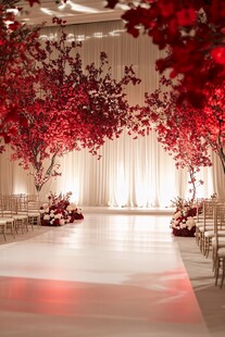浪漫红系婚礼仪式场地布置