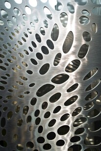 金属镂空花纹板特写