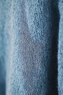 浅蓝色针织面料细节特写