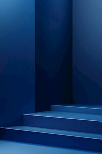 蓝色阶梯空间的静谧氛围