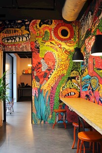 色彩斑斓的个性涂鸦餐厅空间