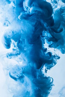 蓝色墨水在水中舞动