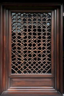 中式雕花木质门窗