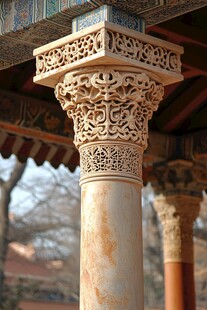 精美雕花石柱细节特写