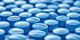 蓝色药片整齐排列画面