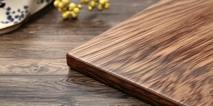 精致木纹砧板特写