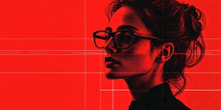 红背景下戴眼镜的时尚女性