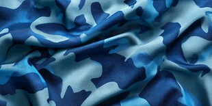 蓝色迷彩布料纹理特写