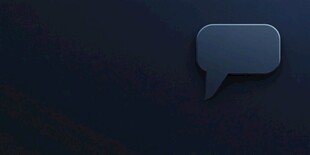 深蓝色背景上的对话气泡