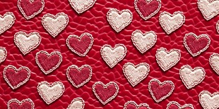 心形图案的红色皮革纹理