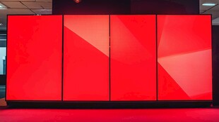 红色拼接大屏展示画面