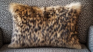 豹纹毛绒抱枕沙发装饰